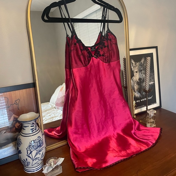 Apt. 9 Dresses & Skirts - Vintage Apt. 9 Red and Black Lace Satin Slip Dress